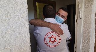 החובש והפצוע מראש העין במפגש המרגש החובש והפצוע מראש העין במפגש המרגש