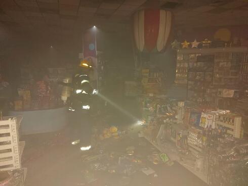 שריפה בחנות בגראנד קניון ב"ש