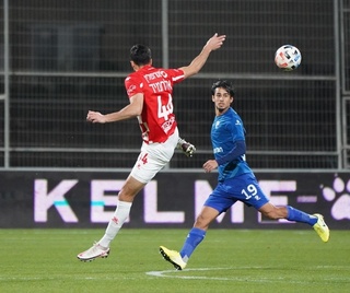 חאתם עבד אלחמיד (משמאל) מול רועי קהת. פתח בהרכב