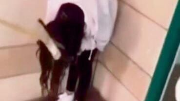 מתוך הסרטון בה מתועדת ההתעללות שחוותה הנערה ליאן מושקטין