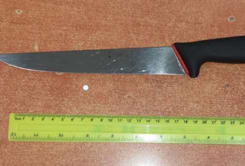 הסכין של החשוד. צילום: דוברות המשטרה